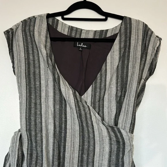 Lulus Wrap Dress Size S - Picture 2 of 8